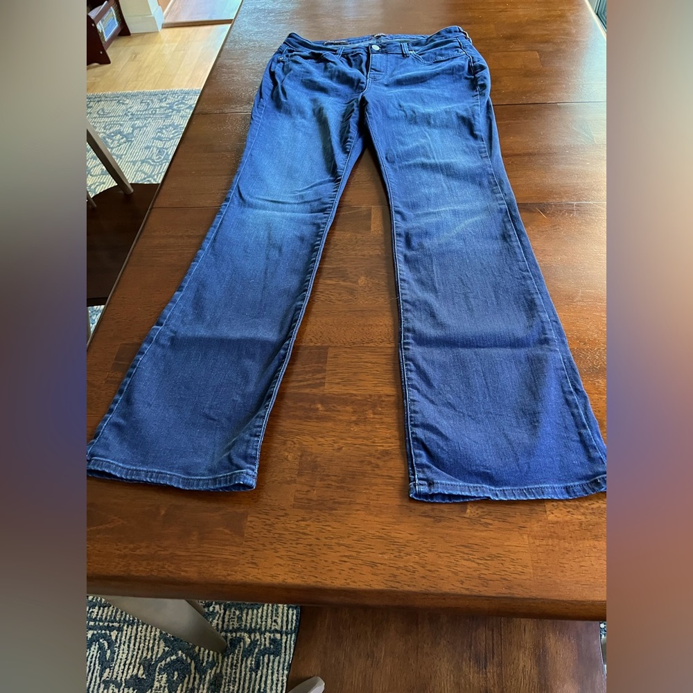 NYDJ jeans only worn 2 times straight leg jeans.